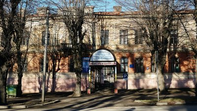 Який вигляд мала вулиця Садова у Чернівцях понад століття тому Який вигляд мала вулиця Садова у Чернівцях понад століття тому