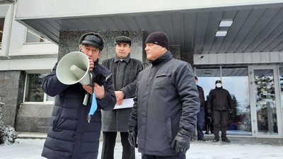 У Черкасах працівники «Водоканалу» провели акцію на підтримку керівника їхнього підприємства
