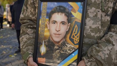В Ужгороді попрощалися із загиблим захисником Павлом Саєнком