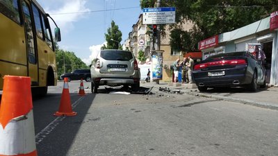 Потрійна ДТП в Одесі: на 4 станції Фонтану зіштовхнулися автомобілі. ФОТО Потрійна ДТП в Одесі: на 4 станції Фонтану зіштовхнулися автомобілі. ФОТО