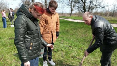 В Олександрівській громаді на Кіровоградщині висадили липи на честь міст-героїв України В Олександрівській громаді на Кіровоградщині висадили липи на честь міст-героїв України