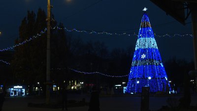 Запоріжжя прикрасили до зимових свят Запоріжжя прикрасили до зимових свят