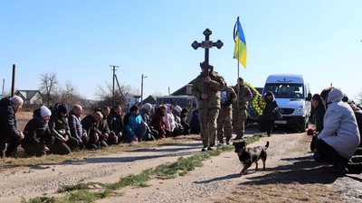 На Черкащині попрощались з військовим, який загинув на Донеччині На Черкащині попрощались з військовим, який загинув на Донеччині