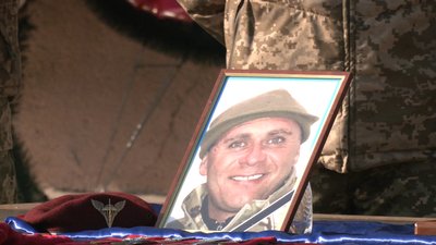 У Миколаєві прощаються із загиблими військовими 79-ї окремої десантно-штурмової бригади У Миколаєві прощаються із загиблими військовими 79-ї окремої десантно-штурмової бригади