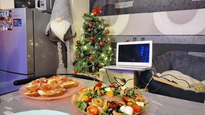 Новорічна ялинка Катерини Волох та святкові страви Новорічна ялинка Катерини Волох та святкові страви