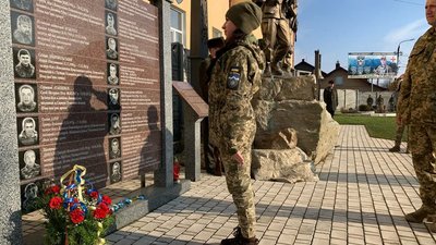 "Десятка" вшанувала пам’ять командира взводу Олександра Маланчука "Десятка" вшанувала пам’ять командира взводу Олександра Маланчука