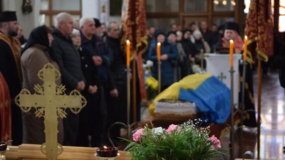 На Тернопільщині попрощалися із загиблим військовослужбовцем Тарасом Ткачуком На Тернопільщині попрощалися із загиблим військовослужбовцем Тарасом Ткачуком