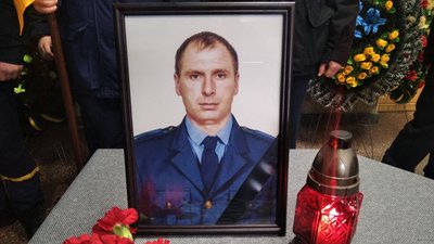 Загинули на Херсонщині: у Житомирі попрощалися з рятувальниками Сергієм Курінним, Дмитром Краснощоковим і Олексієм Сичем Загинули на Херсонщині: у Житомирі попрощалися з рятувальниками Сергієм Курінним, Дмитром Краснощоковим і Олексієм Сичем