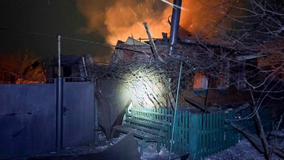 У Великому Бурлуку горить будинок У Великому Бурлуку горить будинок