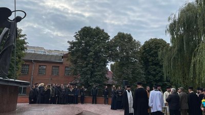 Спільна міжконфесійна молитва біля пам`ятника "Ангел Скорботи" Спільна міжконфесійна молитва біля пам`ятника "Ангел Скорботи"