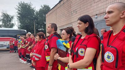 Медиків екстренки нагородили у Черкасах Медиків екстренки нагородили у Черкасах