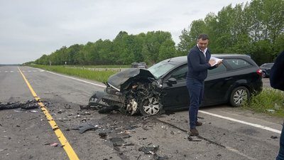 Біля Хмельницького на автодорозі Житомир-Чернівці зіткнулося чотири автівки. Фото: Суспільне. Поділля. Біля Хмельницького на автодорозі Житомир-Чернівці зіткнулося чотири автівки. Фото: Суспільне. Поділля.