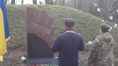 У Черкасах вшанували пам'ять Героїв Небесної Сотні У Черкасах вшанували пам'ять Героїв Небесної Сотні