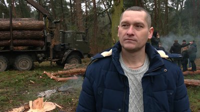 На Рівненщині селяни протестують проти вирубки лісу. У лісгоспі відповіли На Рівненщині селяни протестують проти вирубки лісу. У лісгоспі відповіли