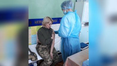 У Новограді-Волинському почали щеплювати військових від COVID-19 У Новограді-Волинському почали щеплювати військових від COVID-19