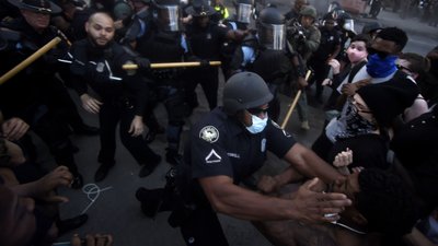 У США ширяться протести через загибель афроамериканця Джорджа Флойда У США ширяться протести через загибель афроамериканця Джорджа Флойда