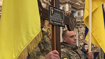 У Полтаві попрощалися зі старшим стрільцем Олександром Товканем У Полтаві попрощалися зі старшим стрільцем Олександром Товканем