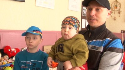 У селі на Черкащині переселенці з "гарячих" областей оговтуються та допомагають фронту У селі на Черкащині переселенці з "гарячих" областей оговтуються та допомагають фронту