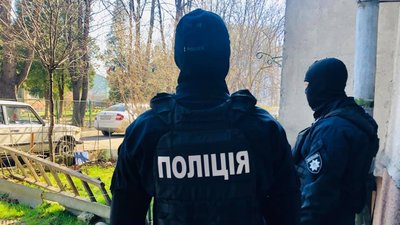 Погрожував самогубством. Поліцейські затримали чоловіка, який вбив франківця Погрожував самогубством. Поліцейські затримали чоловіка, який вбив франківця