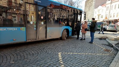 Паспорти, платіжні картки, гаманці: що гублять ужгородці у маршрутках