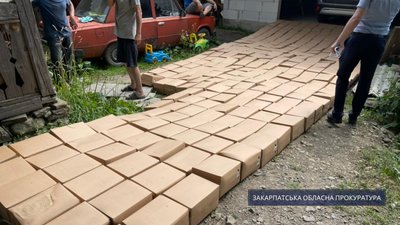 Проводили обшук в магазині: закарпатця підозрюють в нападі на працівника поліції