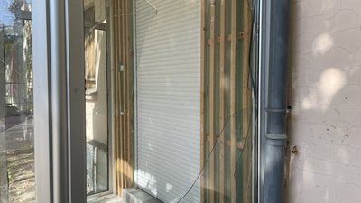 "Правило "двох стін", в коридорі на стільці": херсонці розповіли, як ховаються від постійних обстрілів РФ "Правило "двох стін", в коридорі на стільці": херсонці розповіли, як ховаються від постійних обстрілів РФ
