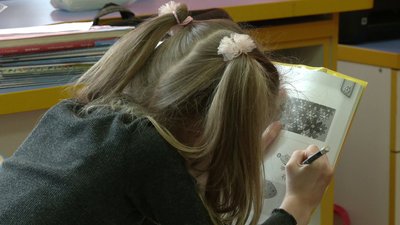 Не всі сіли за парти. Школи Хмельниччини розпочинають навчання