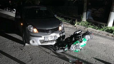 Автівка зіткнулася з мотоциклом: у ДТП травмувався 16-річний юнак