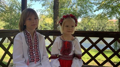 Виступали 10 годин на вулицях Львова. Брат і сестра з Кривого Рогу розповіли, як збирали гроші на тепловізор для бійців