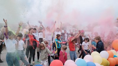 Фарби Холі й танці: до Дня захисту дітей у "Місті добра" в Чернівцях організували свято