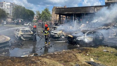 Росія вдарила ракетами по Вінниці: відомо про 8 загиблих, серед яких маленька дитина Росія вдарила ракетами по Вінниці: відомо про 8 загиблих, серед яких маленька дитина