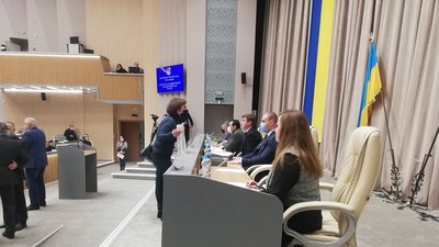 У Полтаві розпочалася сесія облради щодо тарифів, а люди протестують через них. ОНОВЛЮЄТЬСЯ