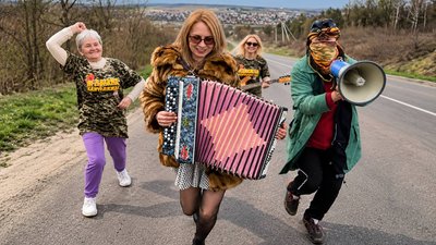 Волонтери «Відважна камуфляжна» знімають відео для соцмереж