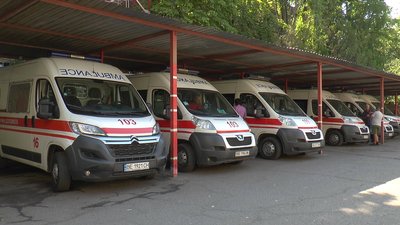 Акція "Увага, спецсигнал". У Миколаєві патрульні провели профілактичні бесіди з водіями Акція "Увага, спецсигнал". У Миколаєві патрульні провели профілактичні бесіди з водіями
