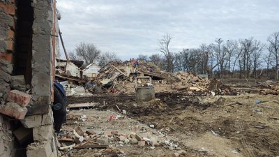 У Смілі на Черкащині волонтери допомагають людям після прильоту У Смілі на Черкащині волонтери допомагають людям після прильоту