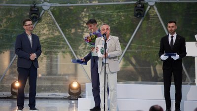 Пружина з зеленого мармуру: новий дизайн Шевченківській премії Пружина з зеленого мармуру: новий дизайн Шевченківській премії