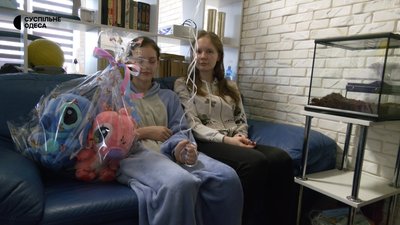 Іграшки та павук-птахоїд: на Одещині доньку загиблого військового привітали з днем народження Іграшки та павук-птахоїд: на Одещині доньку загиблого військового привітали з днем народження