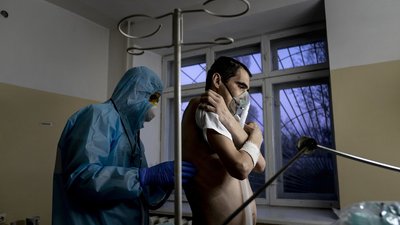 Лікарі, які борються з коронавірусом. Фоторепортаж