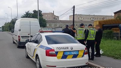 500 літрів алкоголю та понад 600 пачок цигарок: на Вінниччині чоловік перевозив фальсифікований та безакцизний товар
