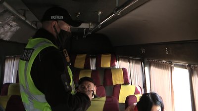 У Запорізькій області поліція перевіряє транспорт У Запорізькій області поліція перевіряє транспорт