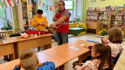 У таборі книголюбів в Житомирі діти вчилися надавати першу медичну допомогу У таборі книголюбів в Житомирі діти вчилися надавати першу медичну допомогу