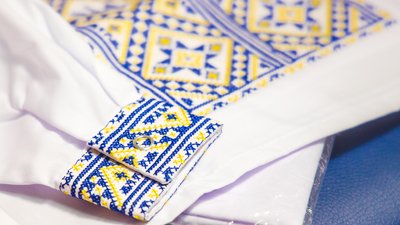 У Дніпрі новонародженим малюкам подарували вишиванки У Дніпрі новонародженим малюкам подарували вишиванки