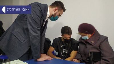 Пункт допомоги з оформлення COVID-сертифікатів в "Дії" запрацював у Сумах: куди можна звернутися Пункт допомоги з оформлення COVID-сертифікатів в "Дії" запрацював у Сумах: куди можна звернутися