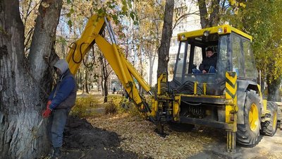 Понад 1000 людей залишились без води через порив труби у Лозовій на Харківщині Понад 1000 людей залишились без води через порив труби у Лозовій на Харківщині