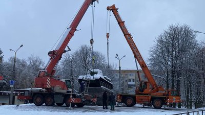 Пам'ятник-танк демонтували 26 листопада 2022 року. Пам'ятник-танк демонтували 26 листопада 2022 року.