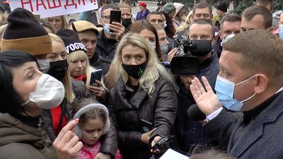 «Дистанційне навчання мені вже набридло»: на Полтавщині пікетувала понад сотня людей «Дистанційне навчання мені вже набридло»: на Полтавщині пікетувала понад сотня людей