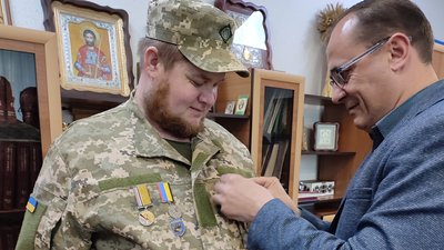 На Полтавщині військовому Олексію Ладигіну передали державну нагороду На Полтавщині військовому Олексію Ладигіну передали державну нагороду