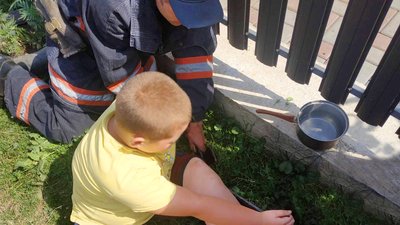 Впав з велосипеда на металевий прут: рятувальники визволяли 8-річного хлопця