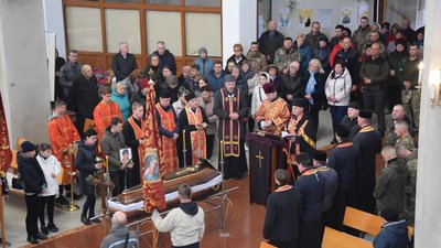 На Тернопільщині попрощалися із бійцем Русланом Борцовим На Тернопільщині попрощалися із бійцем Русланом Борцовим