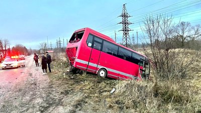 На Франківщині зіткнулися рейсовий автобус та вантажівка На Франківщині зіткнулися рейсовий автобус та вантажівка